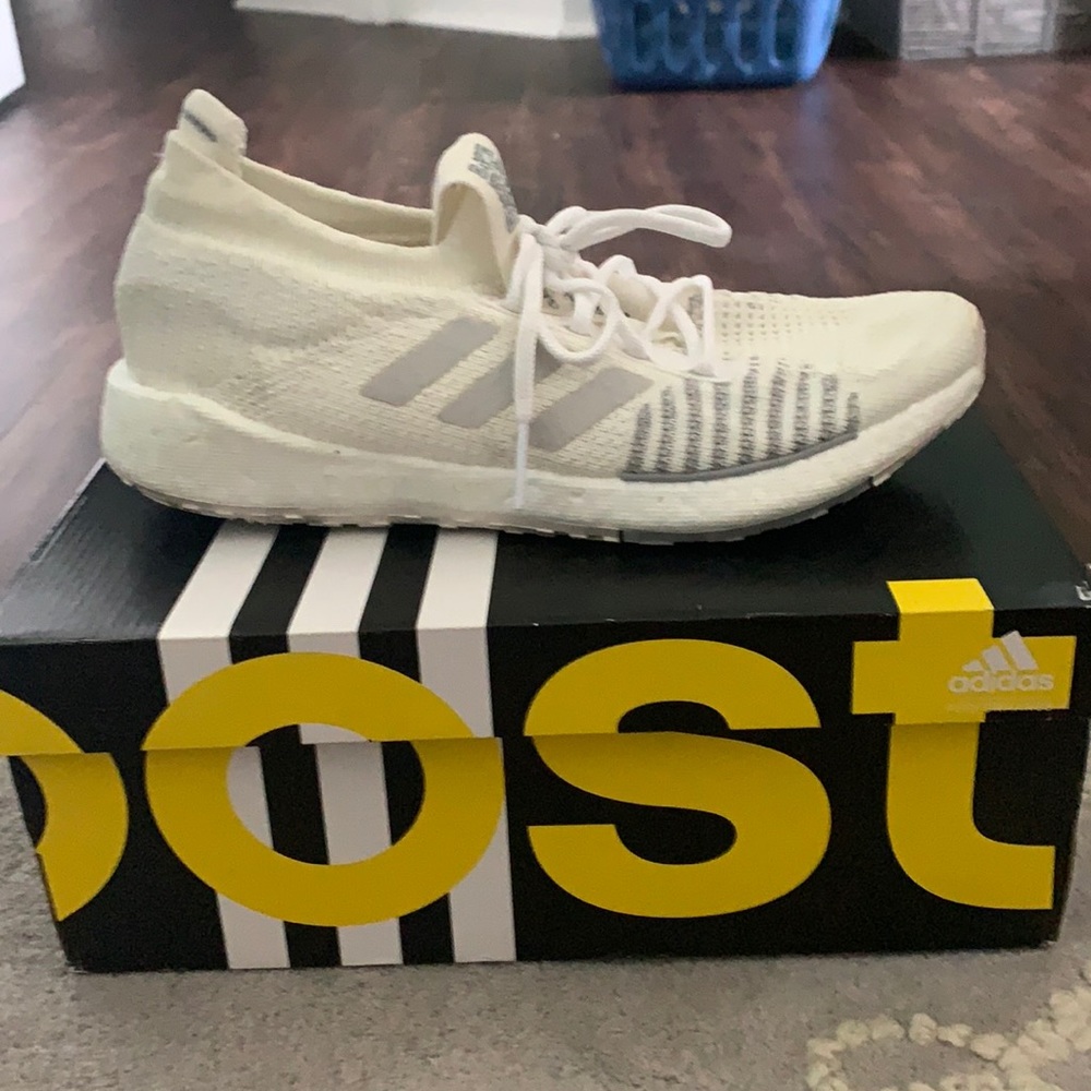 Adidas PulseBOOST HD Men’s 8 NIB